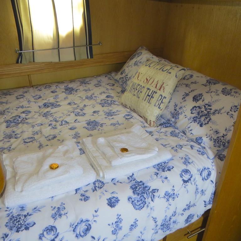 Houseboat Hotels Sheffield Room photo